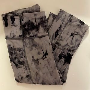 Lululemon size 6 leggings, pockets, full length